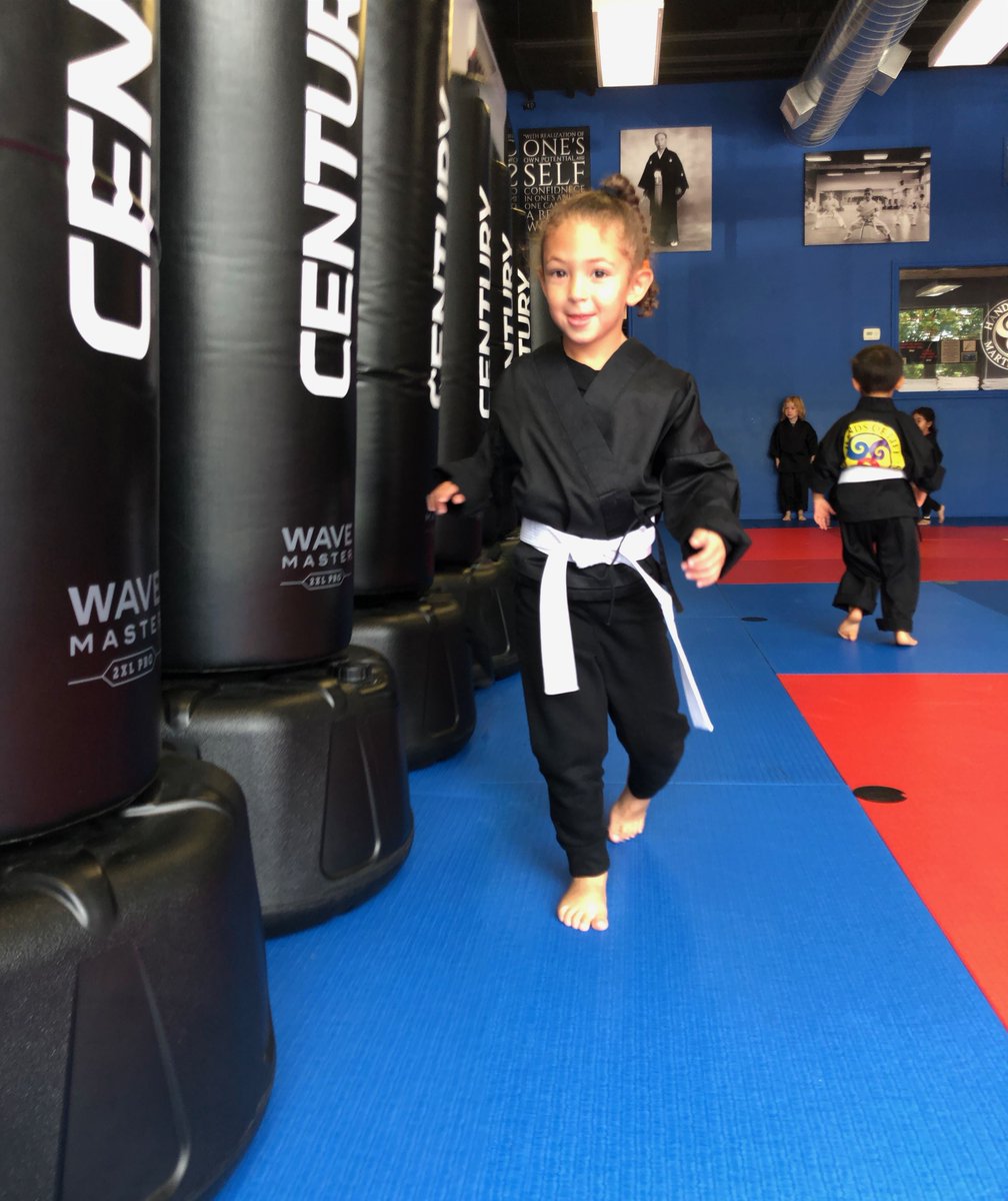 HandsofLifeMA's tweet image. The three MOST powerful words...."YES I CAN!"

HandsOfLifeMartialArts.com 

#HandsofLifeMartialArts #HOL #LeadByExample #TheConfidenceBuilders #MakingYouBetterAtLife #discipline #getridoffear #beconfident