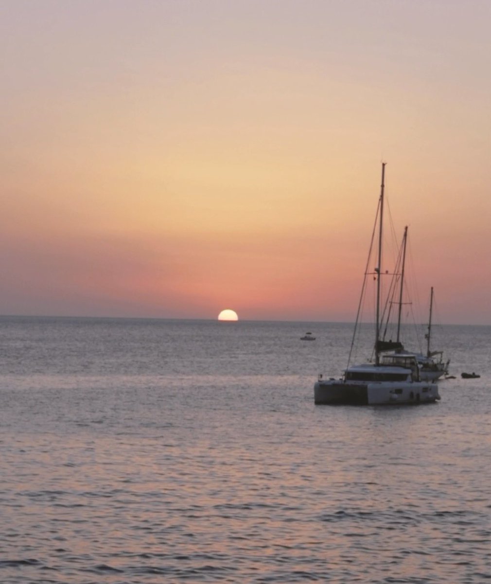 Por vistas como estas y paisajes únicos💜
.
.
For views like these and unique landscapes💜
.
.
Für Ansichten wie diese und einzigartige Landschaften💜

#sunseabaribiza #wonderful_ibiza #beautiful_ibiza #seasonibiza #summeribiza #temporada2019 #loveibiza #iloveibiza #ibizastyle