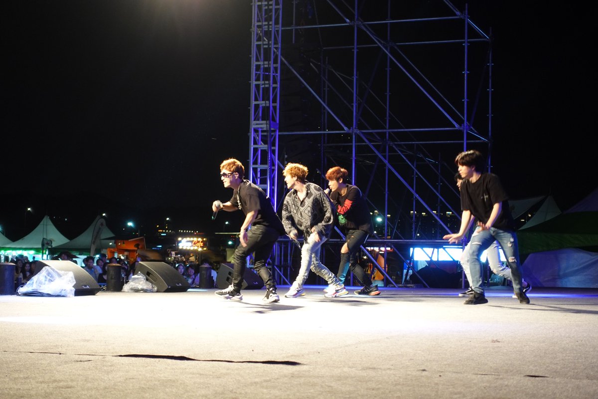 Songdobeerfest2's tweet photo. 영원한 클라~쓰, 울랄라세션!!

축제무대에서의 신나는 무대로 세.대.통.합!

송도맥주축제는 매일매일이 아~름다운 밤!

#송도맥주축제 #2019송도맥주축제 #울랄라세션 https://t.co/GV1sDAWrKb