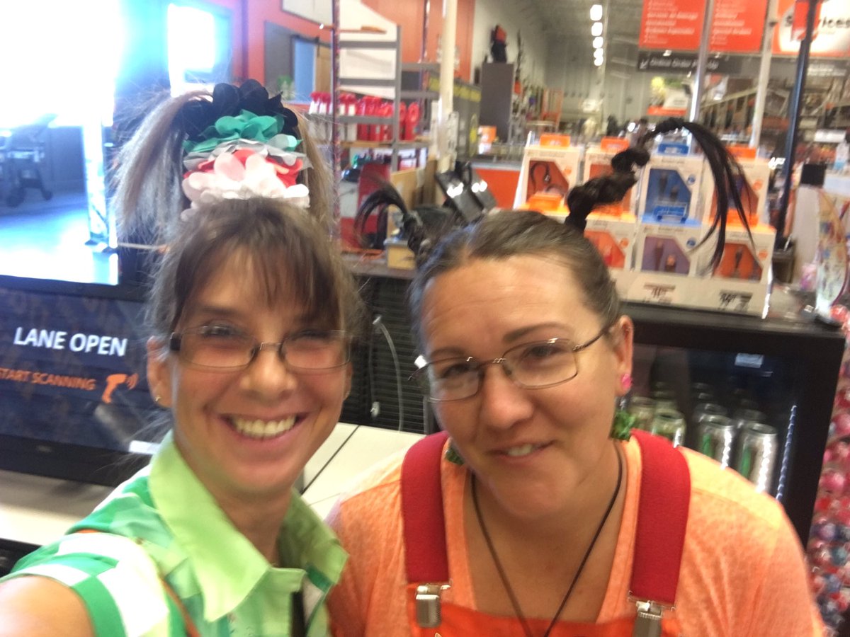 mistymistymock's tweet photo. @coryjt_02 @HomeDepot3322 @KevinBr75977227 Had fun on wacky Wednesday FE @HomeDepot3322 know how to have fun.🤪@ASM_Melissa3322 @thdsaltarelli @KevinBr75977227 https://t.co/EJKqy4I2sE