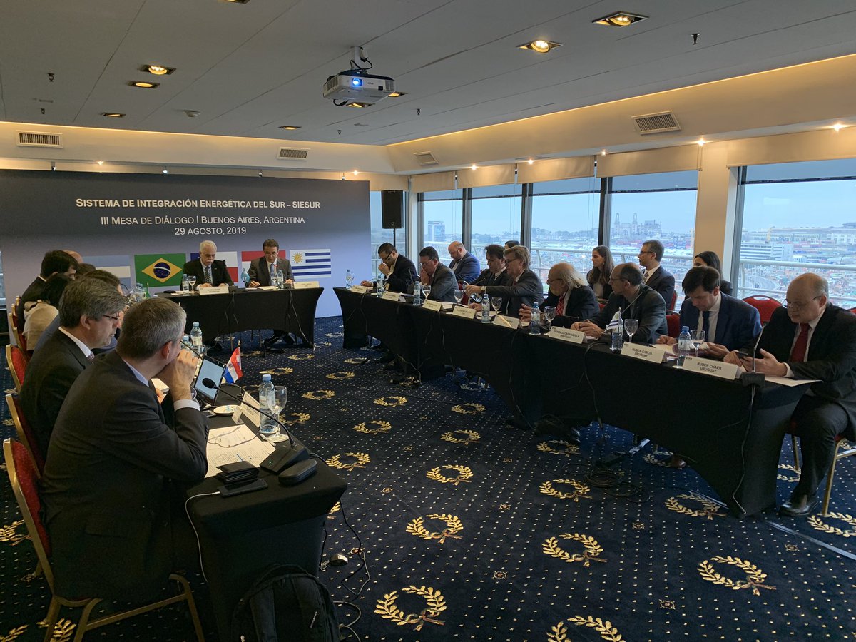 Iniciando la III mesa de diálogo del Sistema de #Integración Energética del Sur - #SIESUR la integración energética regional es prioridad para <a href="/el_BID/">Banco Interamericano de Desarrollo</a> @BIDenergia <a href="/ArielYepezG/">Ariel Yepez</a>