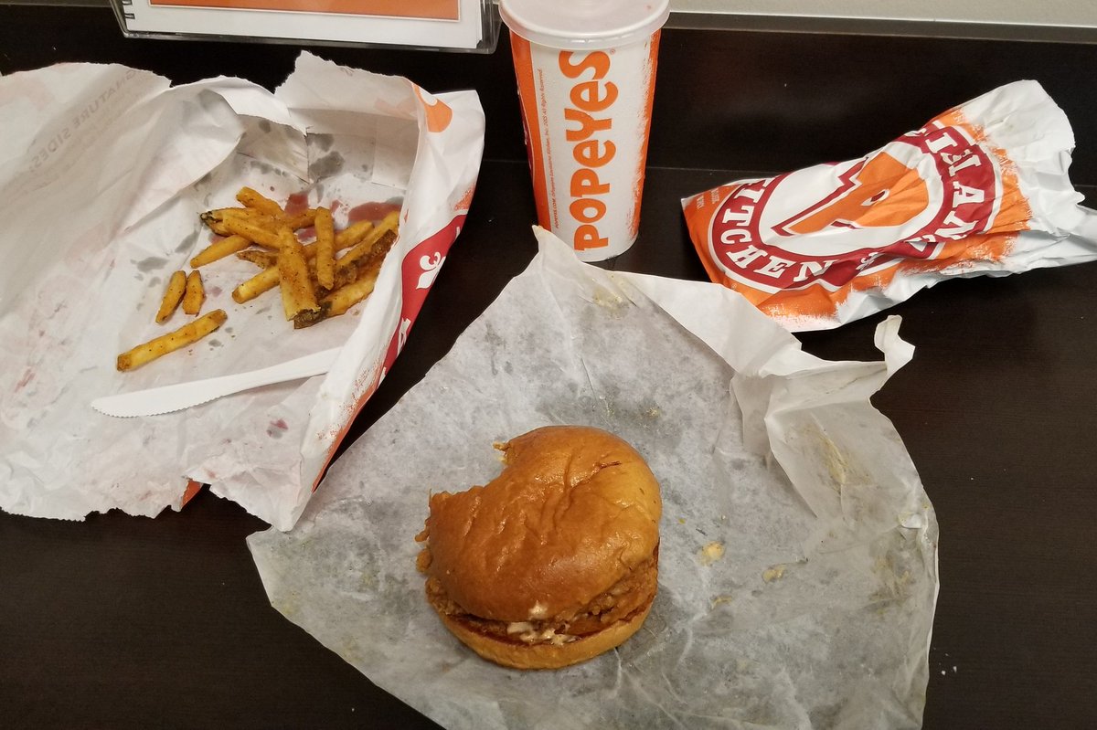 gsneediv's tweet photo. @Dpdonley83 @PopeyesChicken Ok, it's good...real good!!! https://t.co/eSdoVAnWCj