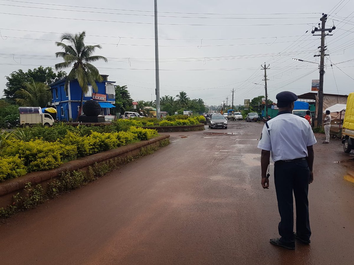 The potholes on the road at Canca Circle will be filled immediately & interlocking pavers will be laid after Ganesh Chaturthi followed by beautification of the surroundings. #roadrepairs #RoadRestoration #Canca #Parra #infrastructure #development #Together4Parra