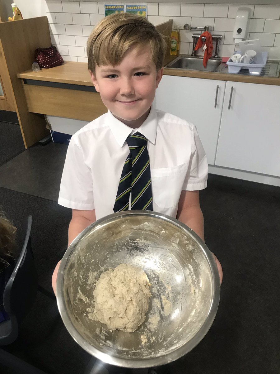 MissCEdu's tweet photo. 👨‍🍳 Popped into breakfast blether and saw this p5 helping Mrs Leckie to make sourdough bread. Guess he’s inherited his family’s baking skills ! 👨‍🍳#inclusion #skillsforworkandlife https://t.co/GCmrKIYJu9