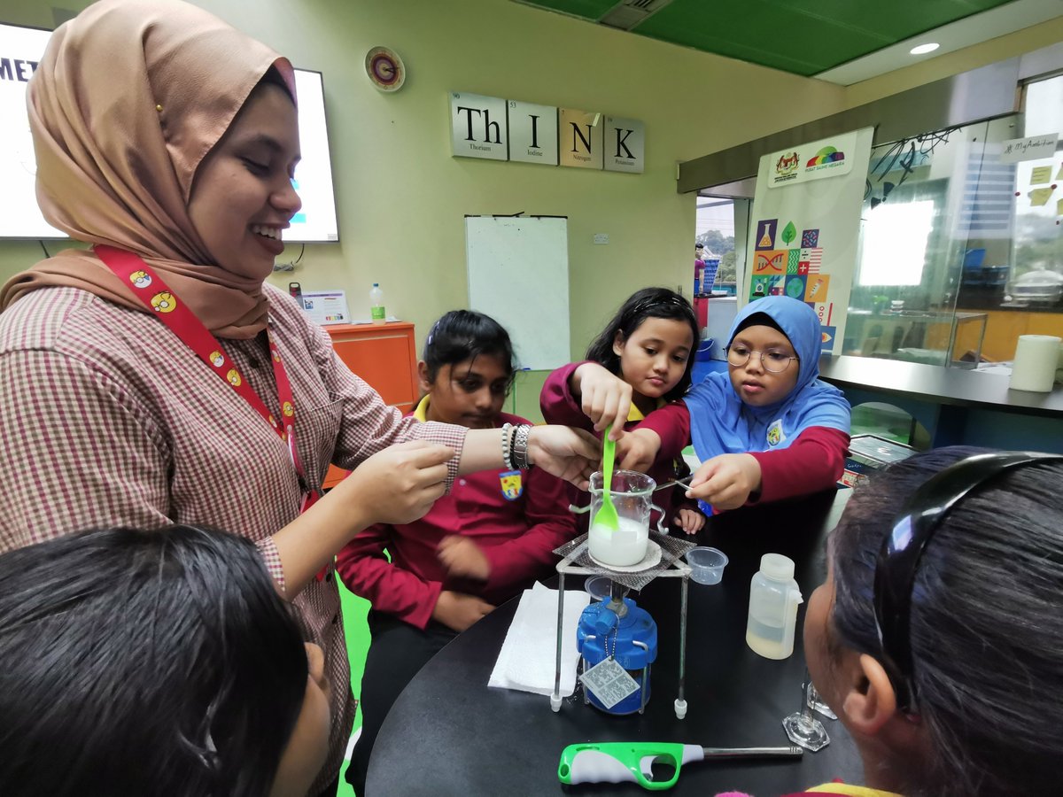 MyScienceCentre's tweet photo. Program Sekolah: Sci-Trend bersama SK Bandar Bukit Mahkota, Kajang.
Belajar konsep asas pembuatan bioplastics
Jom sertai Program Sekolah!
#pusatsainsnegara #mestecc #jomterokaisains #programsekolah #scitrend https://t.co/neg7gFW44g