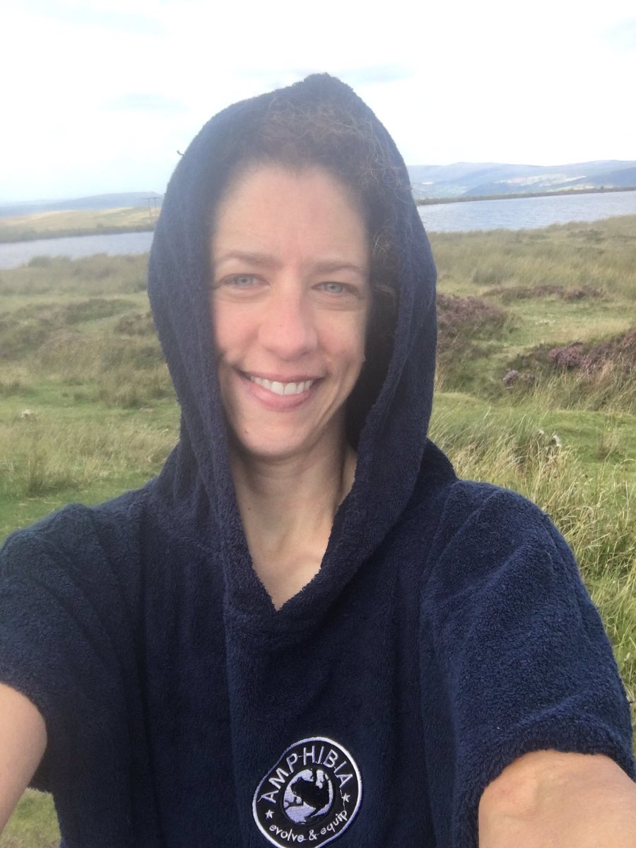 #ThankYouThursday goes out to <a href="/AmphibiaSport/">Adrian McGreevy</a> for my changing robe which helps preserve what little dignity I have left whilst changing in car parks and fields! 😆#openwaterswimming #swimming #quadrathlon #triathlon