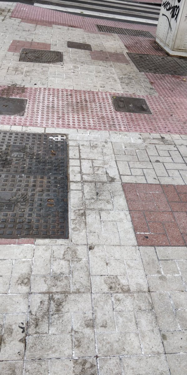 MalagaPor's tweet photo. @MalagaPor @BarriosMalaga @AscoMalaga @malaga @MLG_nofunciona @serdemalaga @BasuraEsBasura @pacodelatorrep @CenacheroCabrea @apadrina1mueble @OrgullodeMalaga @MalagaSucia @QuejasMalaga @CuidameMalaga @nofuncionaMLG @AquiMalaga @CuidameMalaga @XLimpia https://t.co/10I0OiijXE