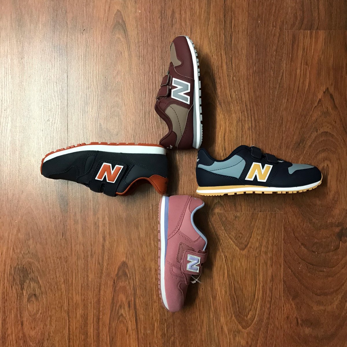 Maspormenosdnim's tweet photo. ¿Buscando calzado para que tus pequeños vuelvan radiantes al cole? 👦👌 Ven a Maspormenos – Dantxarinea y elige las @newbalance para niño que más le gusten:
MODELO YV500EA Y YV500EC PVP: 45€ - 20% dto.
MODELO YV373FA Y YV373CF PVP: 50€ - 20% dto.

#newbalance #maspormenos https://t.co/rC4pQjnFiM