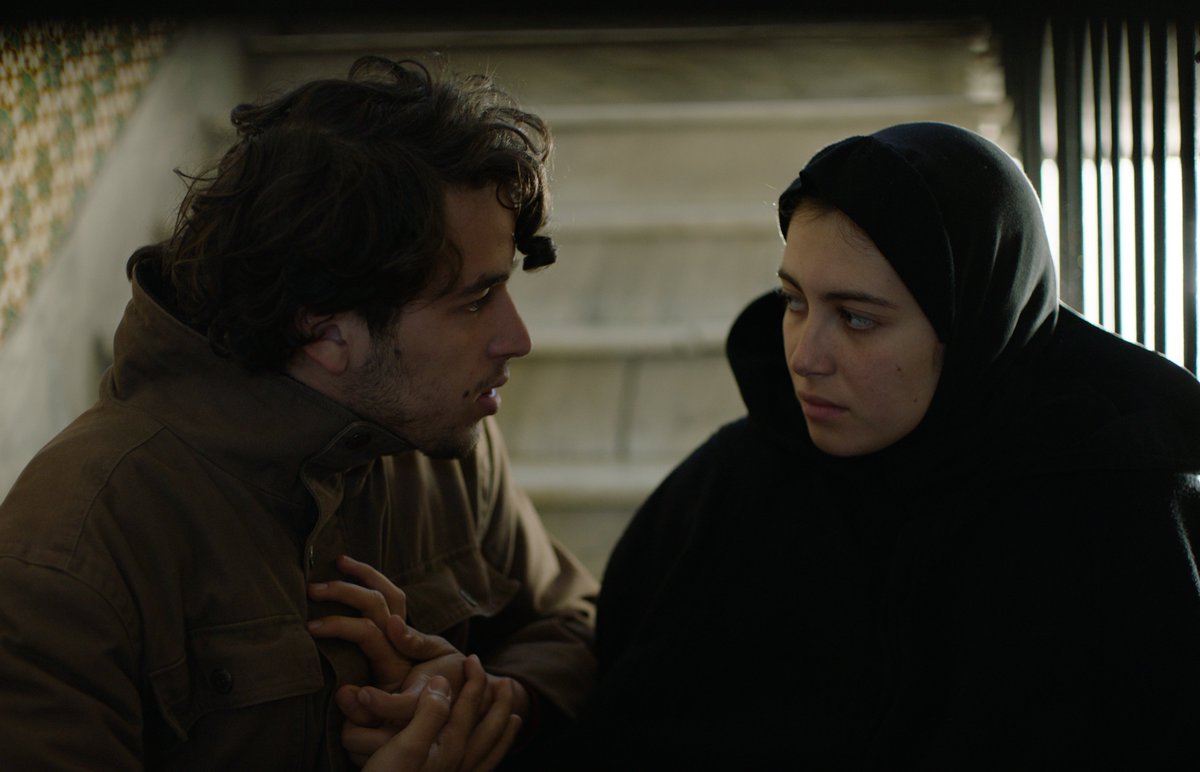 la_Biennale's tweet photo. #BiennaleCinema2019 #Venezia76 #Sconfini Alle 21 in #SalaGiardino e in #SalaWeb #LesÉpouvantails di #NouriBouzid: protagoniste Zina e Djo e la loro dura e lunga ricostruzione → https://t.co/a8FwDBHtlU
Guarda il film online su @FestivalScope → https://t.co/jT5K5AshsY https://t.co/V4cwqJMdgv
