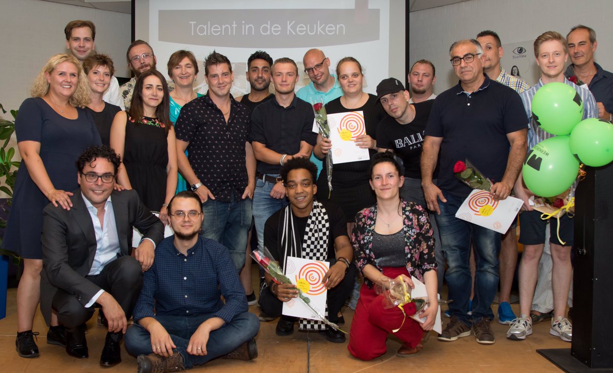 rocnijmegen's tweet photo. Wij zijn erg trots op deze 19 kanjers die gisteren hun diploma Kok niveau 2 hebben gehaald. Via het project Talent in de Keuken werden ze binnen 1,5 jaar omgeschoold tot Kok. Deze talenten in de keuken hebben nu een baan en zijn niet meer afhankelijk van een uitkering. https://t.co/fFDurw74L4