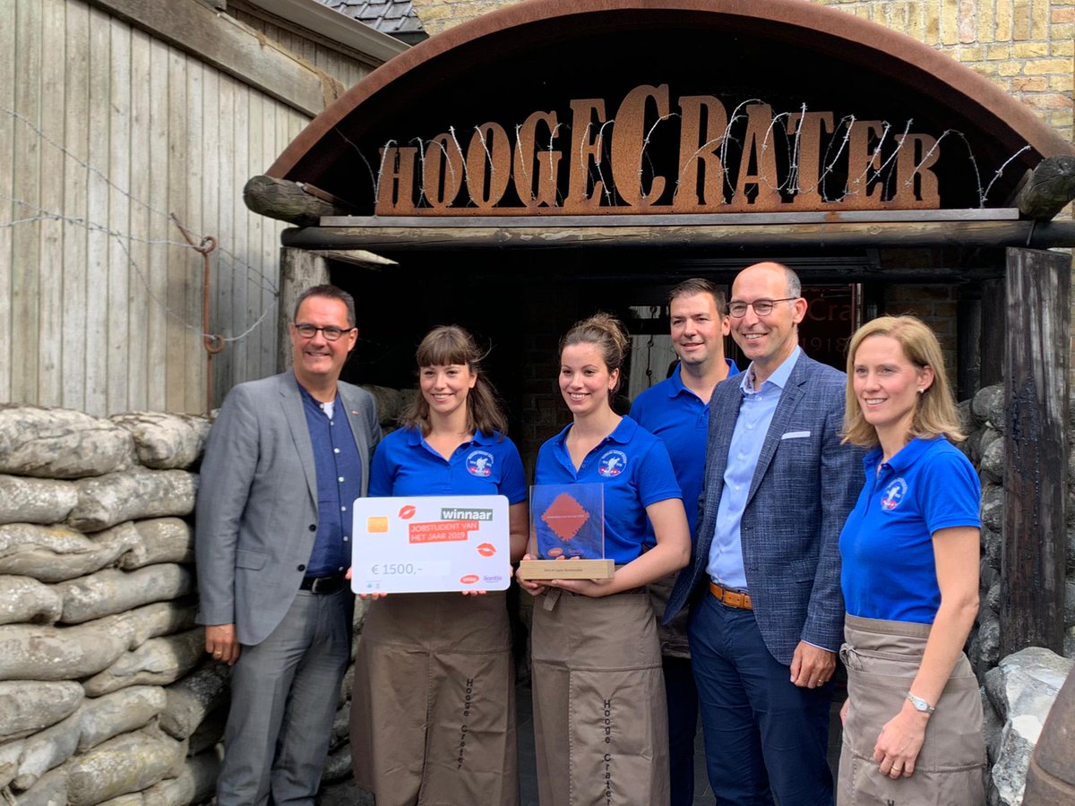 Ilona en Laura Vandenbulcke (23) werden net verkozen tot 'Jobstudent(en) van het jaar' door <a href="/UNIZOvzw/">UNIZO</a> en Liantis 🎉👏. Dikke proficiat én veel plezier met jullie extra maandloon! #jobstudentvanhetjaar #jobstudent