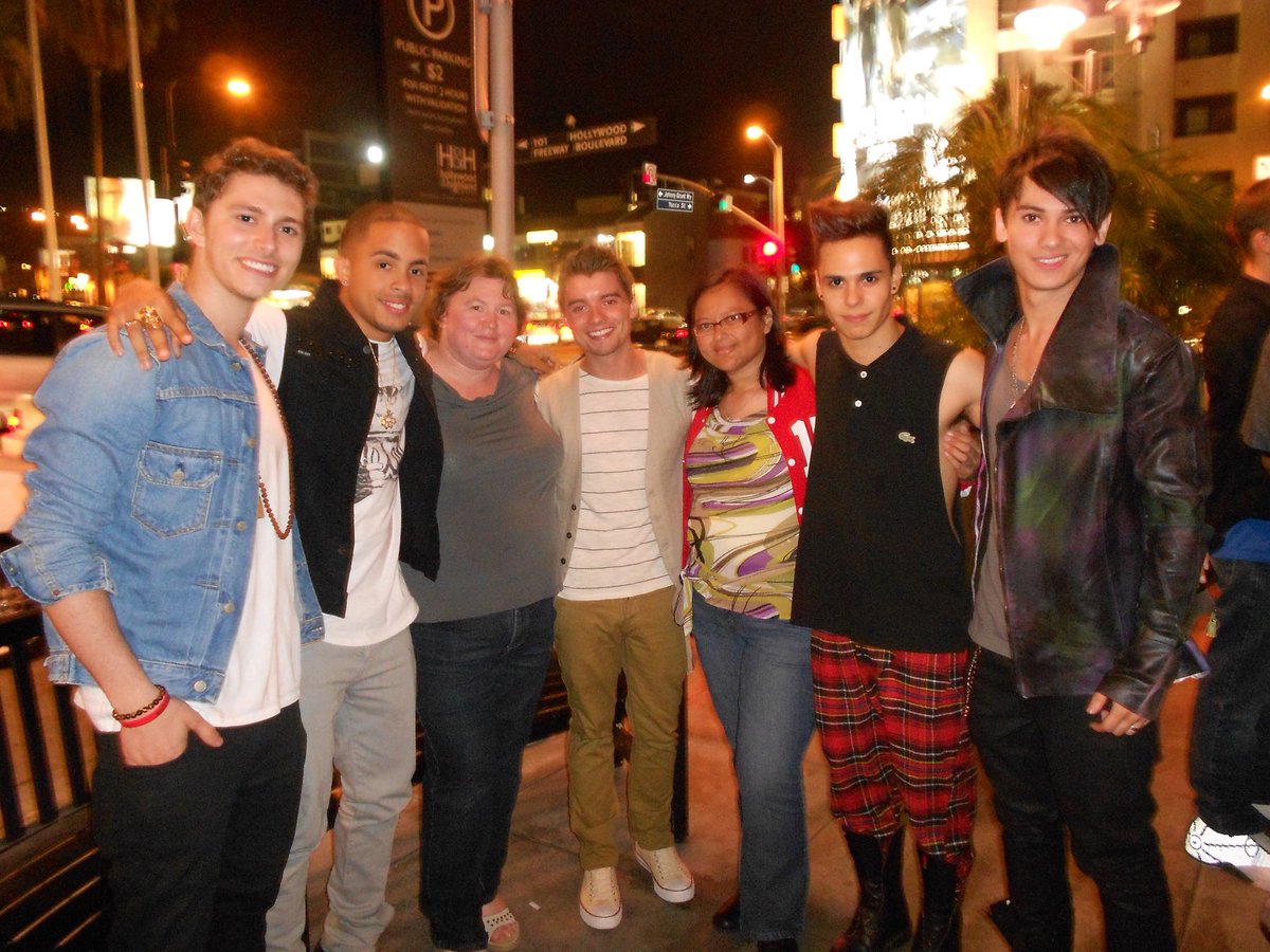 Zackoid's tweet photo. Anyone remember The Wanted & Midnight Red? Here’s a throwback to 2012 & 2015 TW/Midnight Red 😁 Omg I need to dig in archives for more TW PICS! I’ve got more somewhere 🙈
I miss ya guys! #tbt da good times! Hellooooo from Vegas! #TheWanted #MidnightRed @SivaKaneswaran @TomParker https://t.co/BW7j5GCutg
