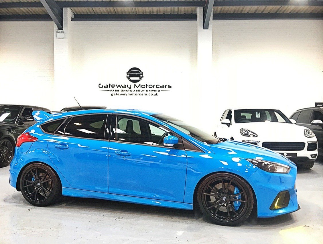 Fresh into stock is this beautiful FORD FOCUS RS HATCHBACK 🔥😍  #focusrs #ford #focusst #fordperformance #fordracing #fordfocus #ecoboost #fordfocusrs #fordtuning ##mk3rs #fordaddict  #fordclub #fordrs #fordfiesta #mk2rs #fordv8 #rshatch #fordboost