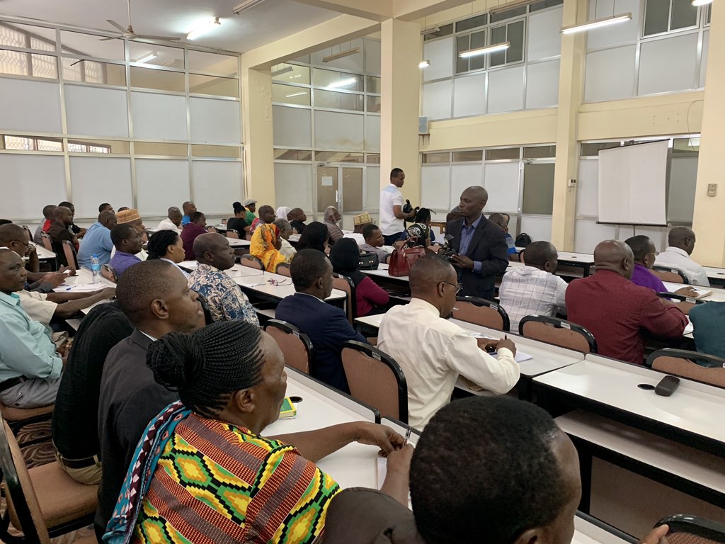 Abdulsamad_tz's tweet photo. Leo tupo Tanga kunamalizia kampeni ya siku 13 ya Sensitization #Jenga #Uelewa, #Ongeza #Ushiriki! Tumetembelea katika mikoa 8, wilaya 24 na kata 134 kuorodhesha Fursa za Biashara, Ushiriki, kuwatarisha habari juu ya mradi, kushughulikia suala la matarajio (expectations), viwango https://t.co/Rf2asIDWnE