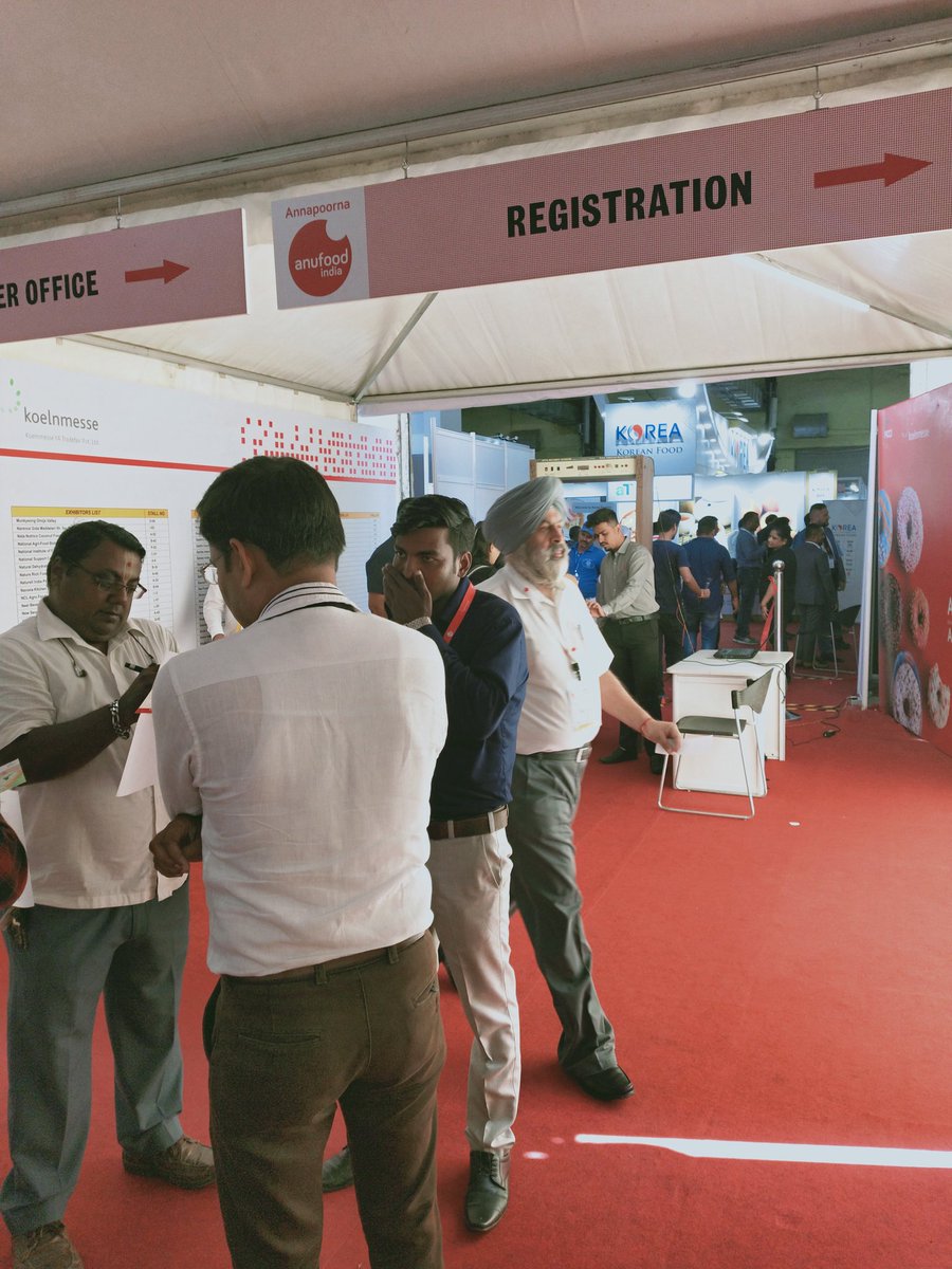 AnufoodIndia's tweet photo. Some afternoon stills from the registration counter. People are still gathering in large numbers to register for the biggest ongoing food fair #Annapoorna2019. The event is from 29th-31st Aug 2019. Join now! @ficci_india  @FIFI_INDIA @KoelnmesseInc @rai_india @fssaiindia https://t.co/EUzCSymypS