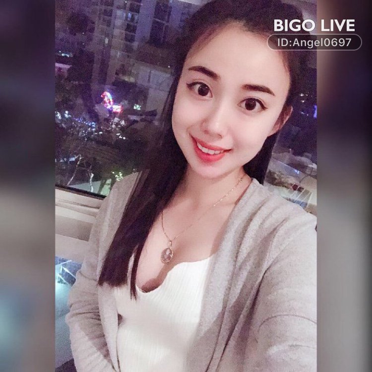 0dy53y's tweet photo. Come and see ⭐️ɕн∆ŗღ💋Kitty✨'s LIVE in #BIGOLIVE  
https://t.co/uYTQfn7ZgM https://t.co/Mv1riCuiNl