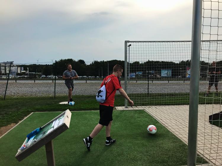 conplus's tweet photo. Gestern war der conplus-Ausflug mit “conprix“.
Dieses Jahr war das Können auf der FunFußball Anlage im Alpenpark Neuss gefragt.
Danach gab es ein leckeres Abendessen in der Hensen Brauerei!
Werden auch Sie Teil des Conplus-Teams!
#teamconplus #conplus #funlifebalance https://t.co/hllP97GzMX
