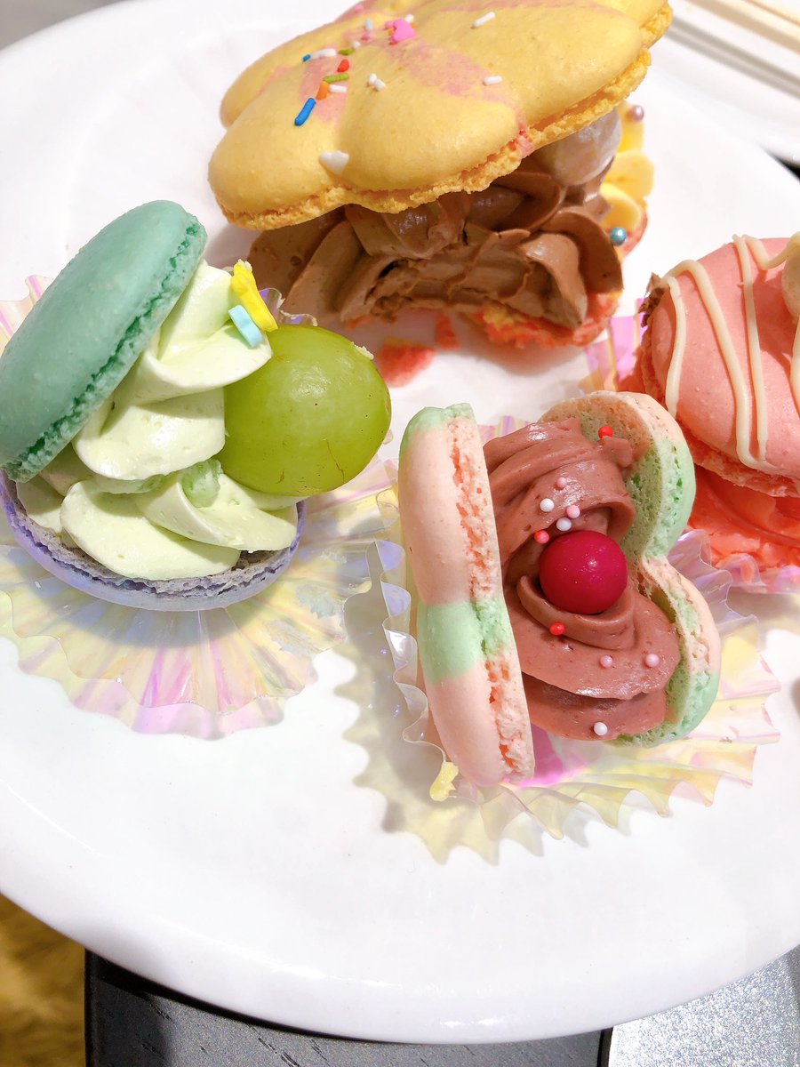 藤原倫己 Sur Twitter 新大久保 にオープンしたばかりの Mamaron ママロン の トゥンカロン 手の平サイズの マカロンは初めて まさに 太ったマカロン 大きいサイズで550円くらいかな ふわふわ しっとりで美味しい お土産にも喜ばれそうですね 9 藤原倫己 Sur Twitter 新大久保 にオープンしたばかりの Mamaron ママロン の トゥンカロン 手の平サイズの マカロンは初めて まさに 太ったマカロン 大きいサイズで550円くらいかな ふわふわ しっとりで美味しい お土産にも喜ばれそうですね 9