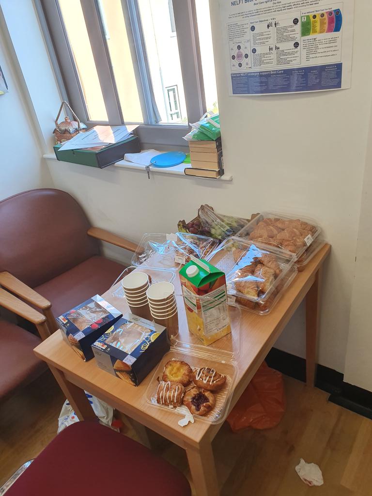 Penwen1988's tweet photo. When your consultant buys the team breakfast ❤😍 @chloe_crowe07 @CarolineAllum1 @haire_caroline #staffvalue https://t.co/9IGNIfp0Zi