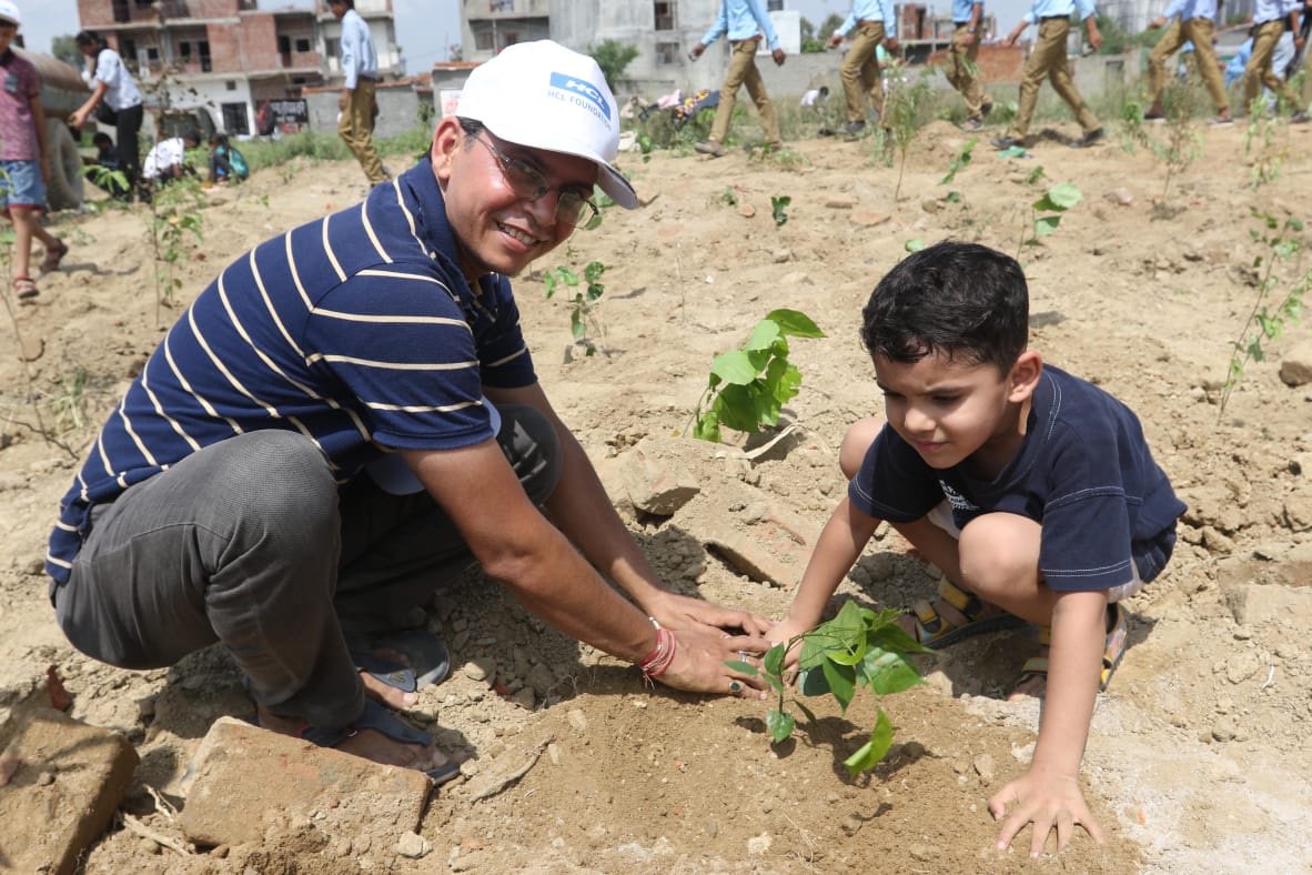 hcltech's tweet photo. We celebrated the 43rd HCL Day by planting 4,300 saplings in phase III of Uday Upvan Sorkha. #HCLDAY #43YearsOfHCL https://t.co/Imb45HbW3Z