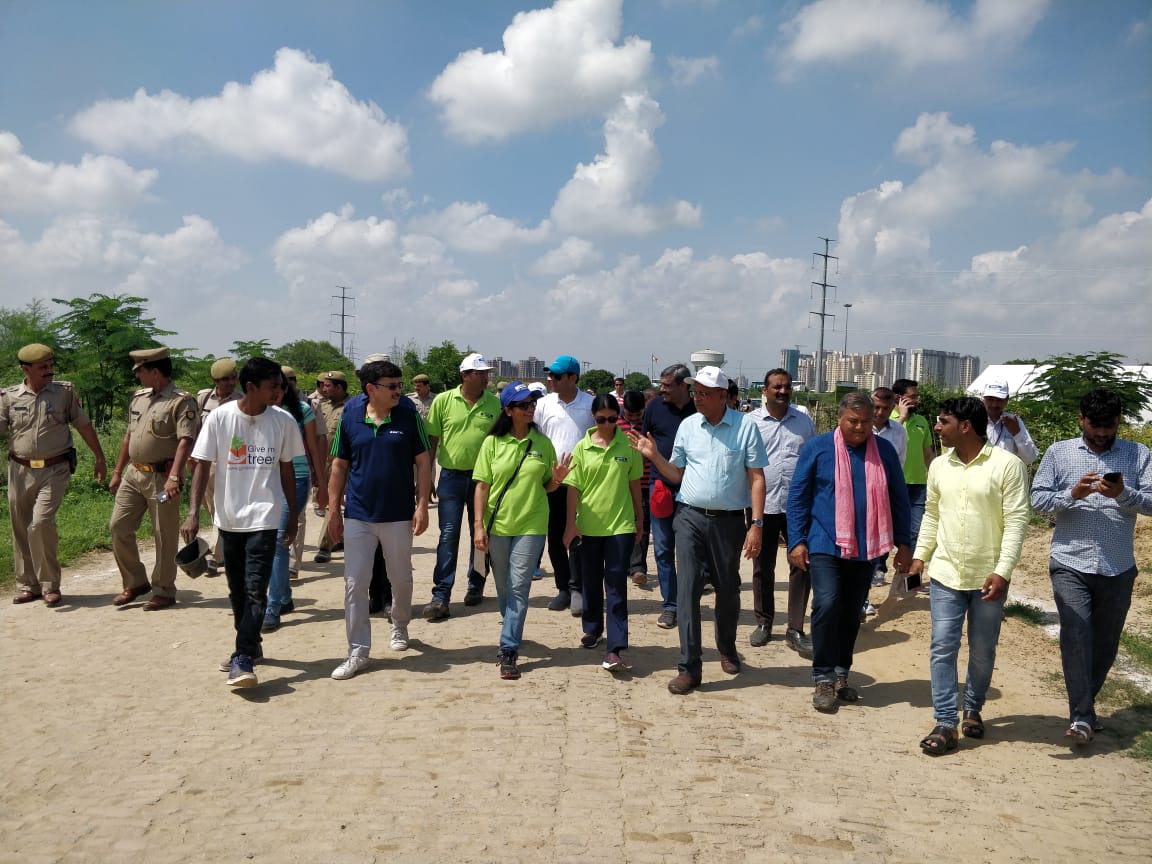 hcltech's tweet photo. We celebrated the 43rd HCL Day by planting 4,300 saplings in phase III of Uday Upvan Sorkha. #HCLDAY #43YearsOfHCL https://t.co/Imb45HbW3Z