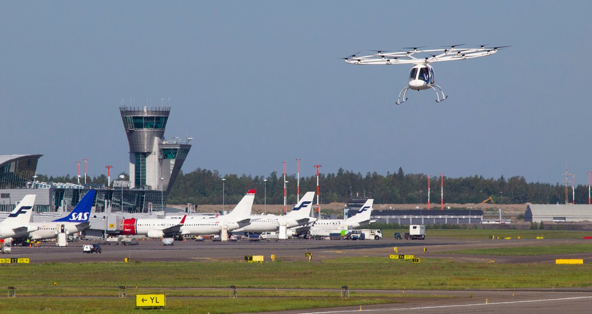 Tänään tehtiin ilmailun historiaa, kun ensimmäistä kertaa kansainväliseltä lentoasemalta nousi ilmaan miehitetty dronetaxi #Volocopter. #ANSFinland mukana #GOF_USPACE -hankkeessa #lennonjohto #avgeek
