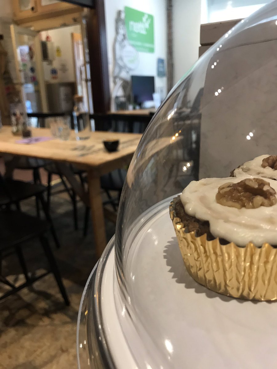 SalfordRoasters's tweet photo. Who wants some #plantbased loveliness?

#freshlybaked #carrotcake #chocfudge https://t.co/1BL6vyFlIf
