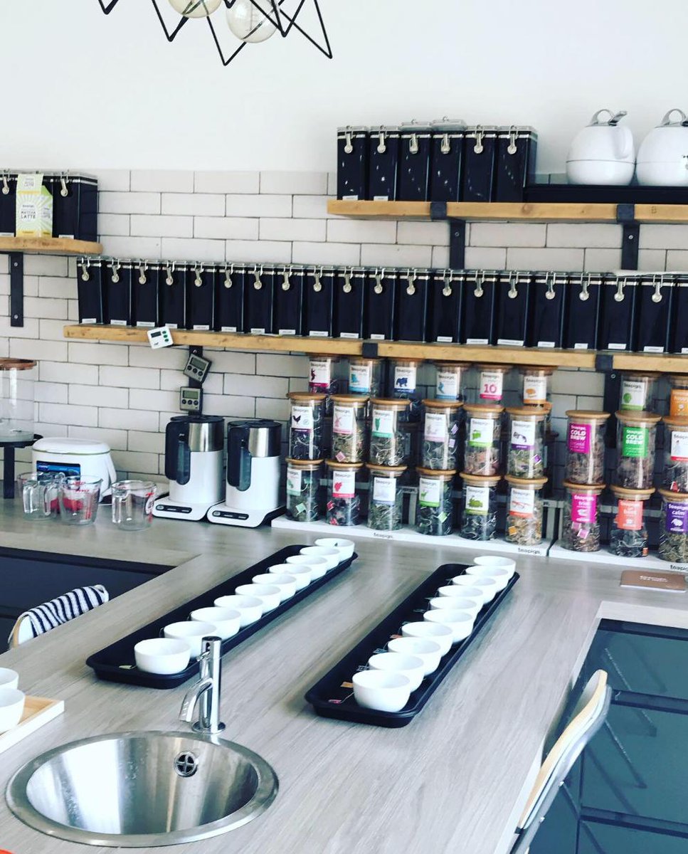 waveboxesuk's tweet photo. We had such a lovely day at one of our fantastic suppliers @teapigs at their tea school! We learnt so much about the benefits of different tea combinations and got to sample future flavours for upcoming boxes. Thank you again #wavesubscriptionboxes #mentalhealthsubscriptionbox https://t.co/BHIpwNMzCi