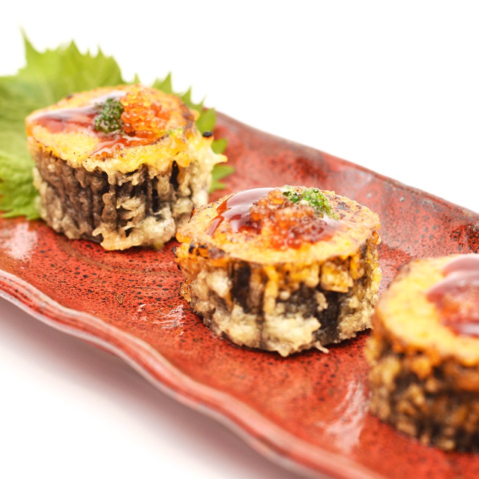 ArigatoDining's tweet photo. Come and join us for some sushi starters at lunchtime followed by a choice of Katsu Curry, Teryiyaki or a bowl of Ramen Noodle soup for a main course. PLUS a choice of dessert for only £10! #arigato #newbury #newburyeats #mealdeal #lunchtime #sushi #curry #ramen #noodles  #desert https://t.co/wNiPE74wGu