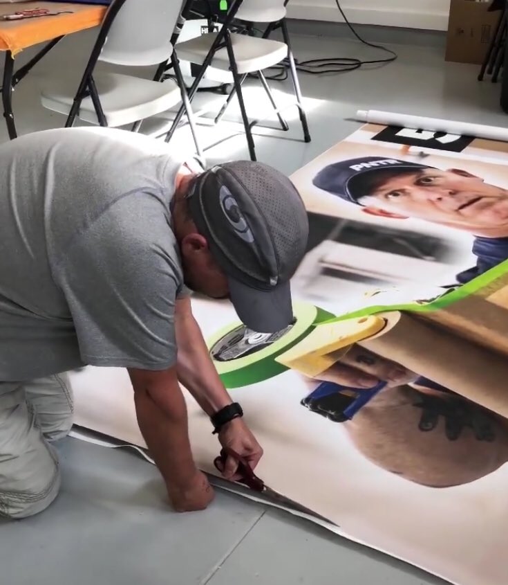 Training demonstration of a Onepiece Wallmural installation at the @idahopainter Academy in Boise, Idaho. Vista Digital and @painttechuk were delighted to be invited to hold master classes in papering techniques. #masterclass #paperingtechniques #onepiecemurals #uniquewalls