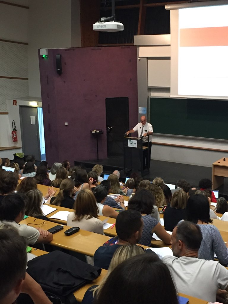 200 enseignants du 1er degré présents pour l'animation pédagogique départementale de pré-rentrée proposée par la @DSDEN86 et accueillie à l'@ENSIPoitiers. Merci @CTorossian_Off pour sa conférence autour des enjeux des mathématiques et du numérique. #21mesuresmaths #MissionMaths