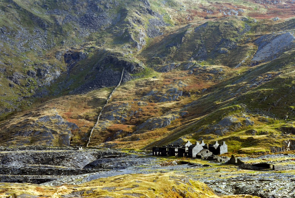 WalkMagazine's tweet photo. 'The 83-mile circular Snowdonia Slate Trail offers takes walkers through a lost world of abandoned quarries, hidden gorges, fairytale waterfalls and even a Celtic rainforest.' 🏞️ @snowdoniaslate1 @RamblersCymru https://t.co/DpNIx0Vug2 https://t.co/0fvv0JLZiS