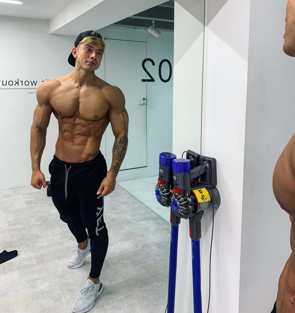 Edward Kato 海外のフィットネスモデルっぽく撮ってみた Edward Kato 海外のフィットネスモデルっぽく撮ってみた