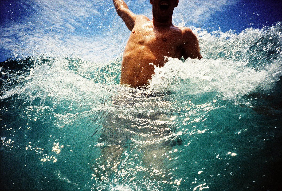 lomographyfr's tweet photo. En ce moment profitez de 50% de réduction sur le caisson sous-marin Krab Underwater Housing pour l'achat d'un appareil LCA+ ou d'un LC-Wide : https://t.co/XODG2TpUKi ! 🦀 

Photos par jprswim, emilios et lomof. 

#underwaterphotography #summer #snokeling #filmphotography https://t.co/QF6PBn5lZB