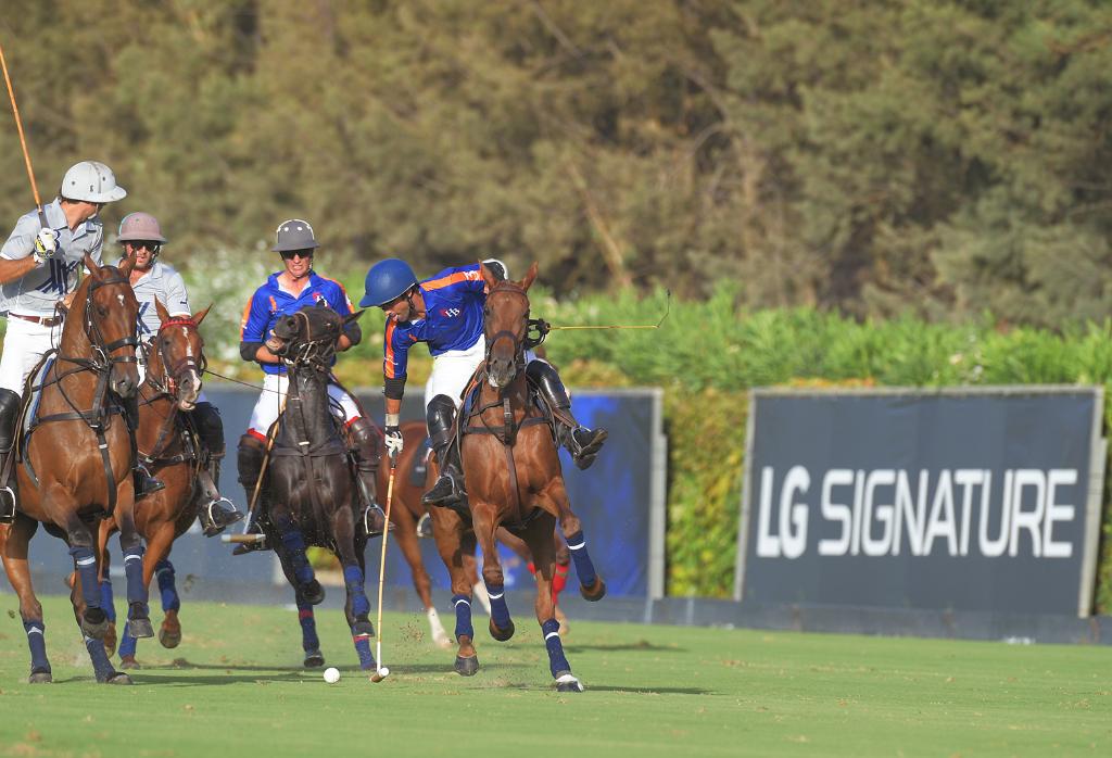 lgespana's tweet photo. La #CopaOroLGSIGNATURE ya ha dado el pistoletazo de salida. 🏆 Puedes ser espectador del mejor Polo en @SantaMariaPoloC, ¡pero también en streaming! 🐎 No te pierdas las semifinales hoy a partir de las 17:00, puedes verlas aquí: https://t.co/0YJB0kpuBc https://t.co/0KQvbk4NCA