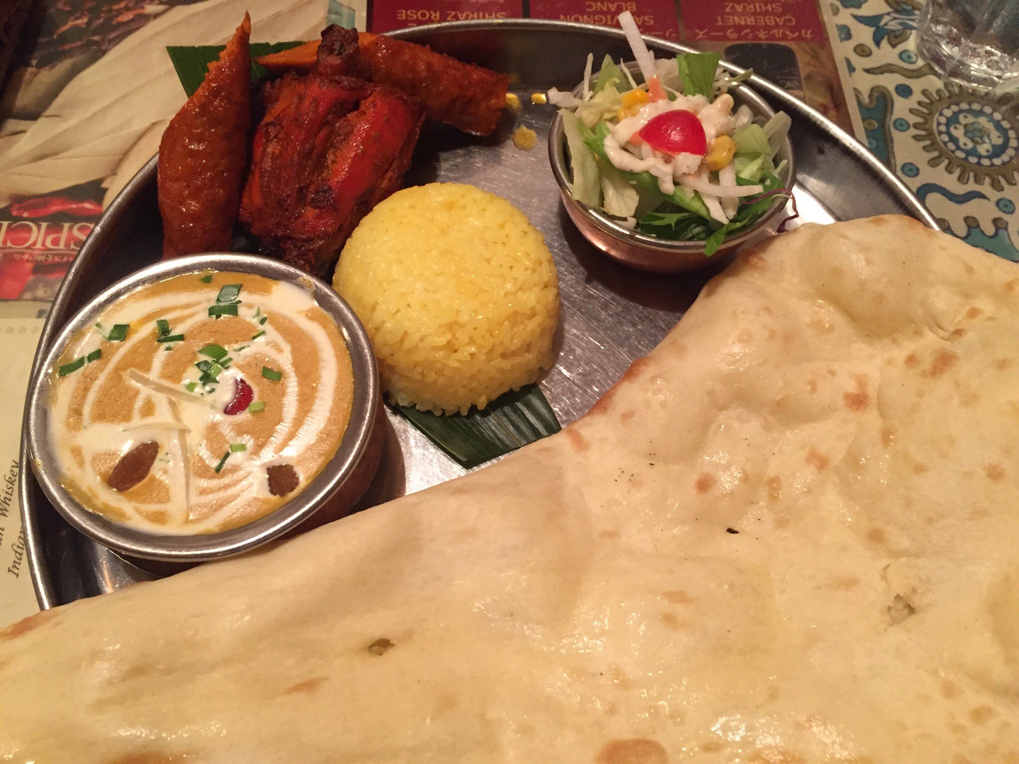 シン 金沢市鞍月 インドレストランrotti ロッティ タンドリーミックスセットを注文 内容は カレー1種類 サフランライス ナン タンドリーチキン シーカバブ サラダ ドリンク カレーはコルマチキンカレー ドリンクはマンゴーラッシーを選択 シン 金沢市鞍月 インドレストランrotti ロッティ タンドリーミックスセットを注文 内容は カレー1種類 サフランライス ナン タンドリーチキン シーカバブ サラダ ドリンク カレーはコルマチキンカレー ドリンクはマンゴーラッシーを選択