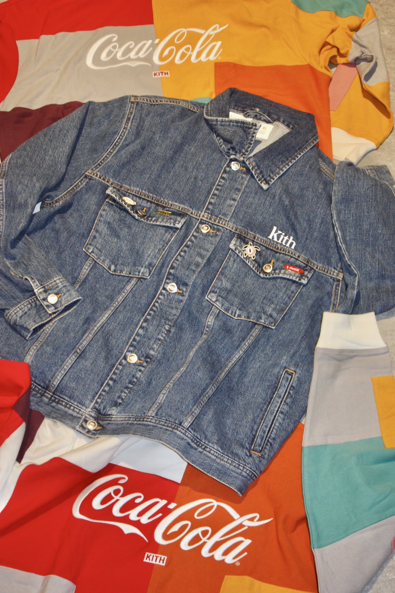 激レア✨ Kith x Coca-Cola コラボデニムジャケット 激レア✨ Kith x Coca-Cola コラボデニムジャケット