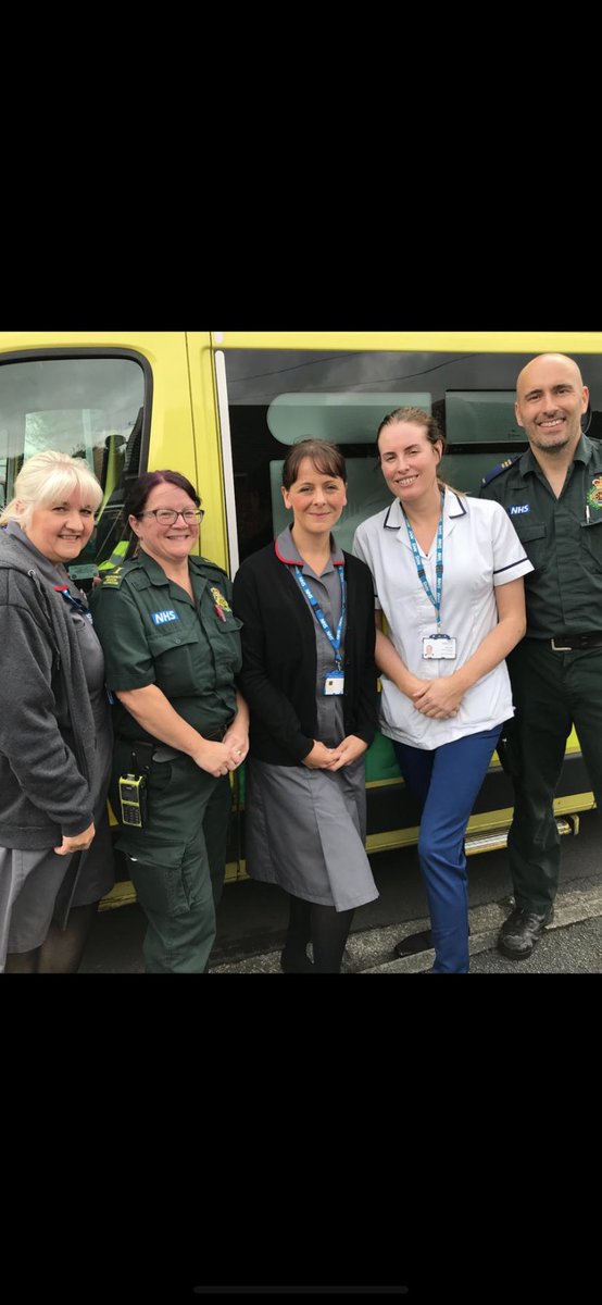 KellyMortimer8's tweet photo. Another successful admission avoidance with @NWAmbulance. What a fantastic crew!! The patient is now at Longridge Community Hospital. #frailty #Integrationatitsbest @HelenHatcher1 @kathrynw54 @MandyHousleynhs @LancashireCare https://t.co/OvLoj847Pv