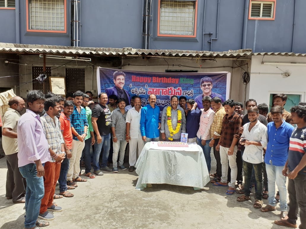 prasu0707's tweet photo. #HBDKingNagarjuna
#HBDTrendSetterNag
@iamnagarjuna birthday celebrations in Vijayawada
#NSRFC https://t.co/gaD5g2Injy