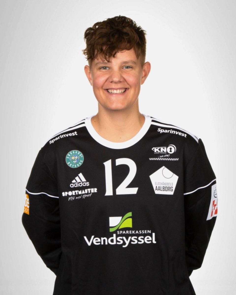 friberg21's tweet photo. Säsong 19/20! EH AALBORG ❤️🖤⚔️ https://t.co/zZo7VTT0gH