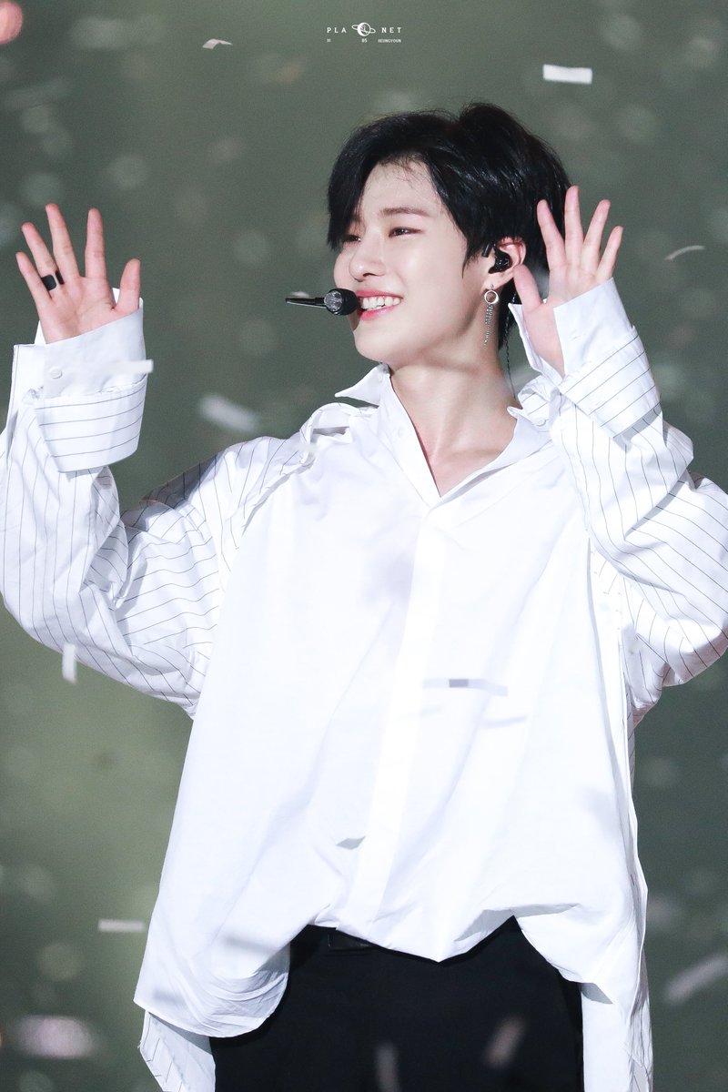 PLANET85_csy's tweet photo. [HD]190827 X1 PREMIER SHOWCON
#조승연 #승연 #CHOSEUNGYOUN #SEUNGYOUN  #X1 #엑스원 
@x1members

👼✨ https://t.co/hHQYh9iFeS