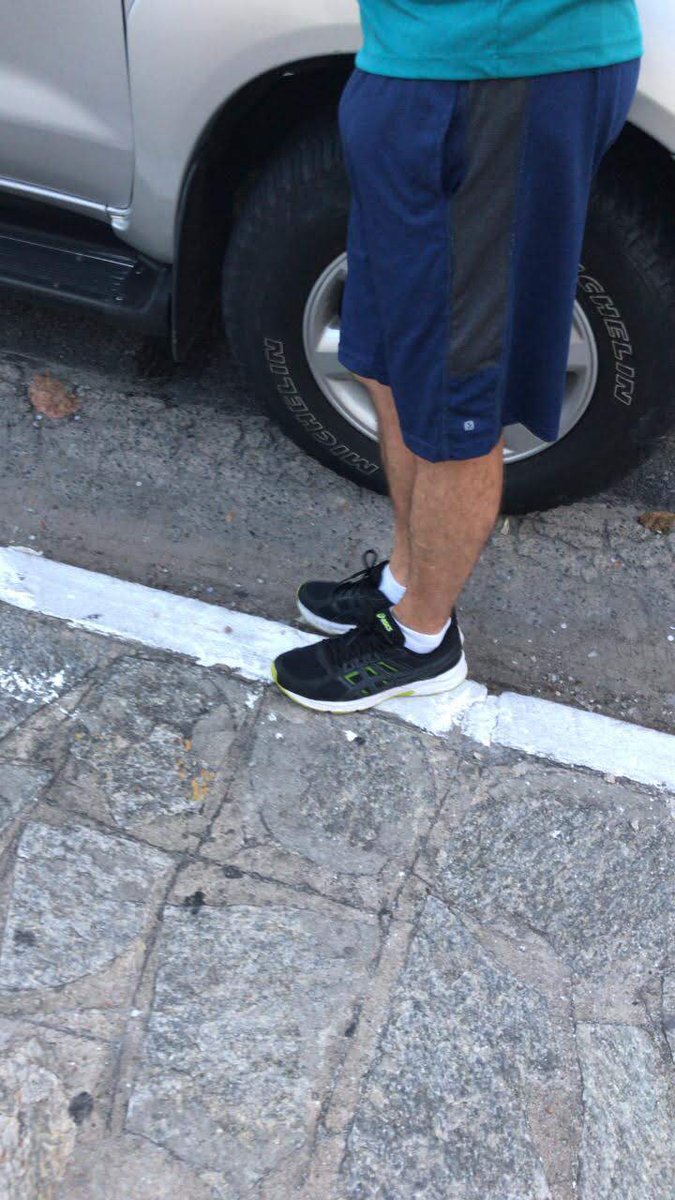 Gaysjp2's tweet photo. Esse cara sempre está perto da academia prodígio com esse volume marcando https://t.co/t90MMsa9LG