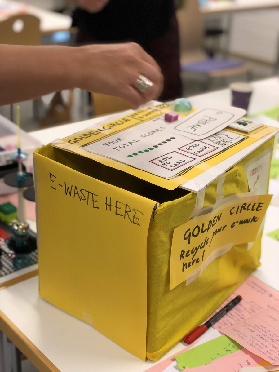 Humanos_Inst's tweet photo. Ideation and prototyping for co-creation 🤝 💡 

Our 3rd workshop in @laureauas goes through key tools to have quick ideations around #Ewaste and recycling of electronic devices, in order to create a solution that will fits the needs and aspirations of our #personas ♻️ 🌍  
#DT https://t.co/rxp1IyqnHv