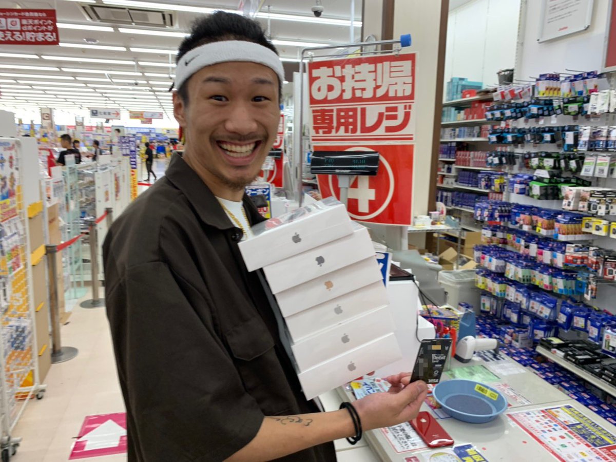 がーどまん 100万人突破記念プレゼント企画 プレゼントする商品はipad6台 3個は僕が選びプレゼント あと3個はランダムでプレゼントです 応募方法 チャンネル登録 がーどまんのtwitterフォロー このツイートをrt した写真を僕のdmに送って下さい