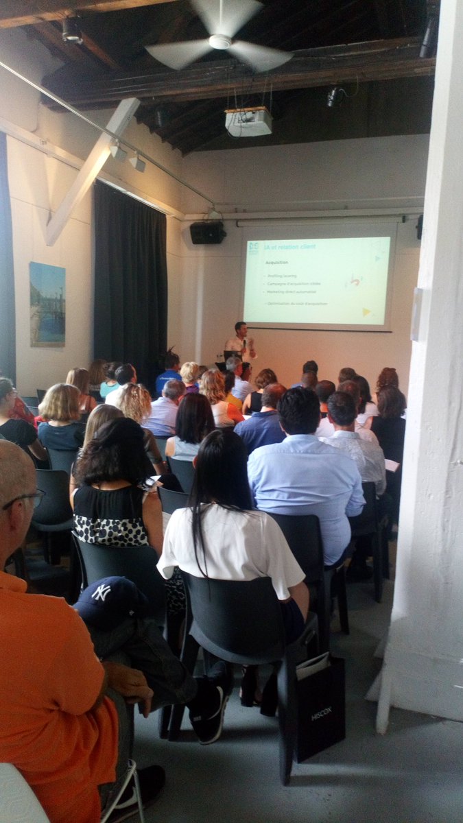 DigitalSummR's tweet photo. 📣 Le chatbot facilite le contact, il est disponible h24 et 7j/7 !
Il existe également la recherche vocale et visuelle, des #IA qui facilite la recherche de l'utilisateur
#DigitalSummR https://t.co/USYqxu7zTp