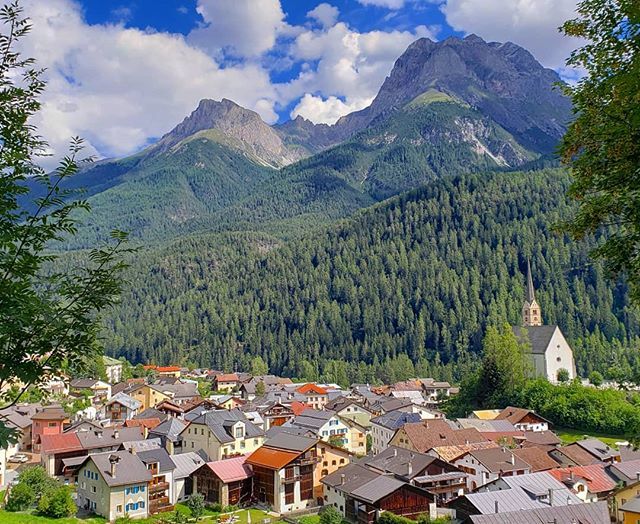 AsiaBloom's tweet photo. That ridiculously beautiful town is Scuol, Switzerland. We stopped her en route to Italy from Austria and had a picnic lunch by the river running through the center of town.
Surround by a national park and giant (3000m+) Swiss Alps.
*******
#alps #switze… https://t.co/ZYJEGUQhyn https://t.co/HBbd6GHkJd