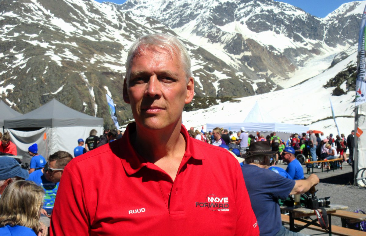 Move Forward with Hollister is al jaren een trouwe sponsor van het handbiken in Nederland. Maar waarom koestert dit bedrijf de handbikers zo? Op die vraag geeft managing director Ruud Stemerding een opvallend antwoord handbiken.nl/nieuws/item/668