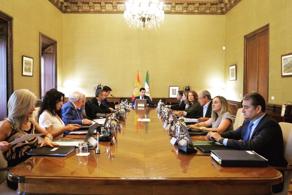 antoniosanz's tweet photo. Aunque el Gobierno de #Andalucía no ha parado en ningún momento, hoy hemos celebrado el primer #ConsejoDeGobierno del curso político, que afrontamos con más ganas y dedicación que nunca. 
#HacemosAndalucía https://t.co/kp1ijGL6YN