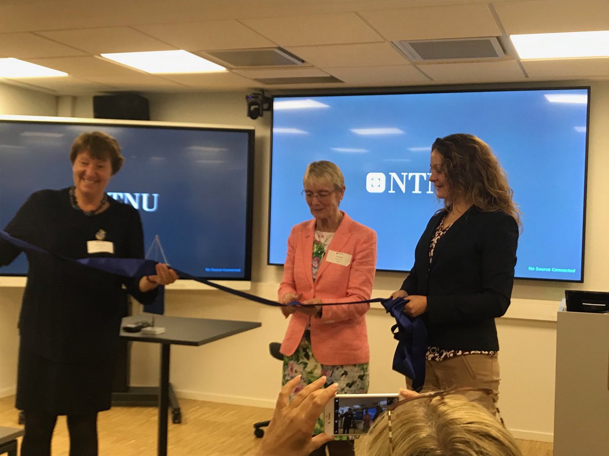 joernwroldsen's tweet photo. Stor stas å åpne NTNUs Oslokontor, og bli ønsket velkommen til Oslo av #ordføreroslo ! Ikke sant #NTNUrektor #NTNU ⁦@VenstreRebekka⁩ ? https://t.co/tma36crA9X