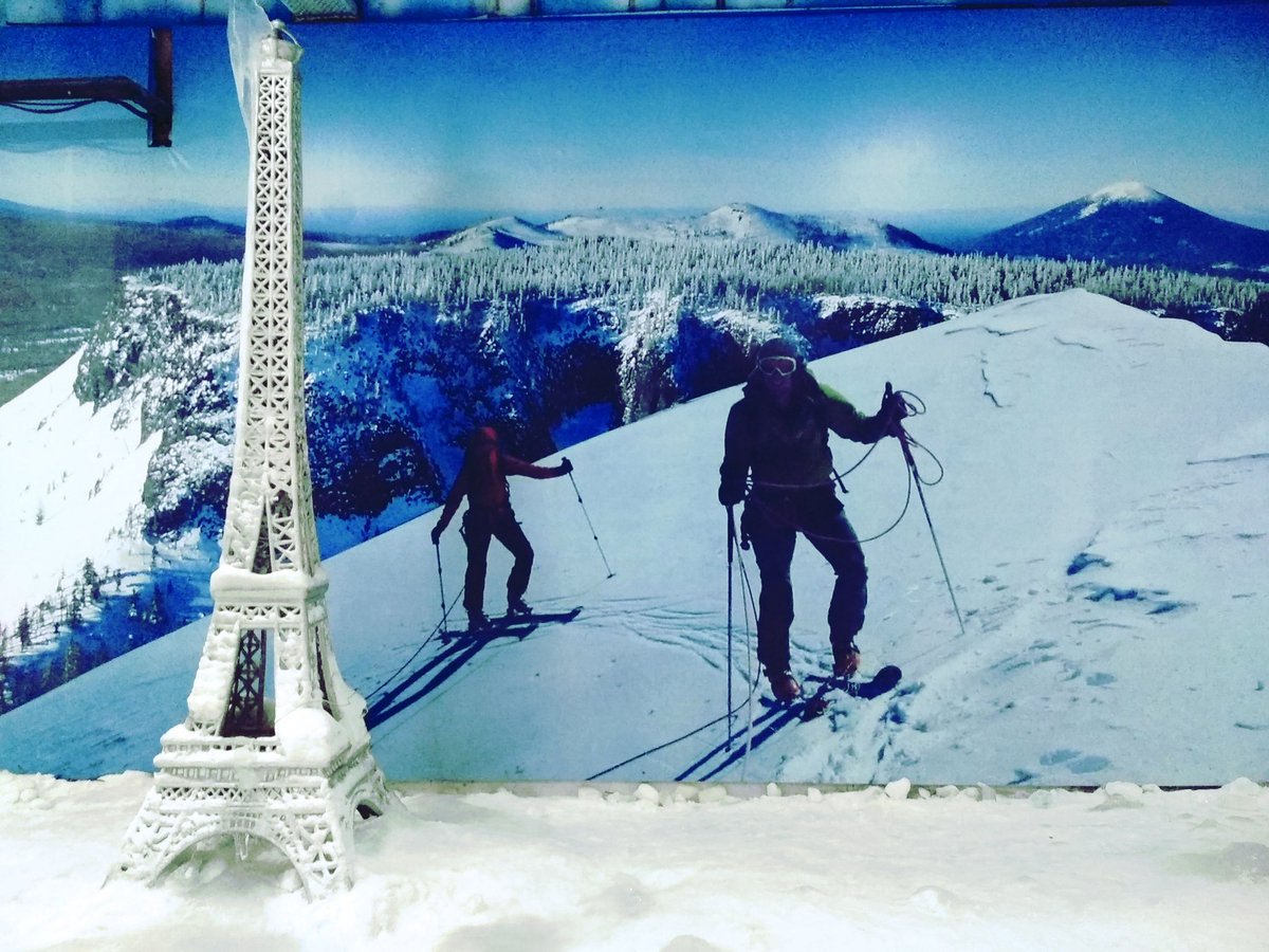 amritabasu22's tweet photo. Playing with snow in Kolkata at #Snowpark #Axismall. Experienced #snowfall Afterwards will watch #Gotro at carnival cinema. #thursdayvibes https://t.co/jsJ5myS3N3